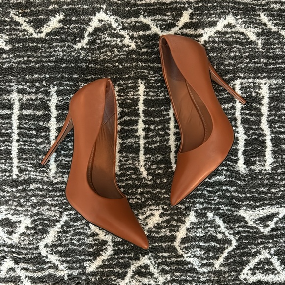 [SOLD] Pumps - Picture 4 of 12